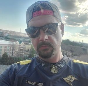 Meet your Posher, Dustin